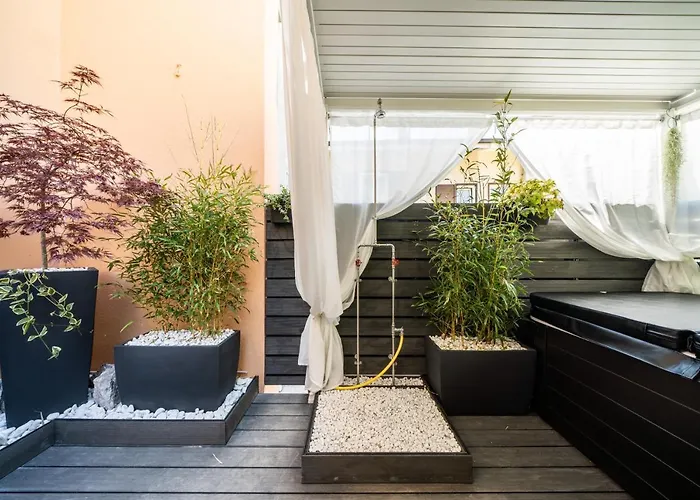 Sea Garden Apartments&rooms Bed & Breakfast