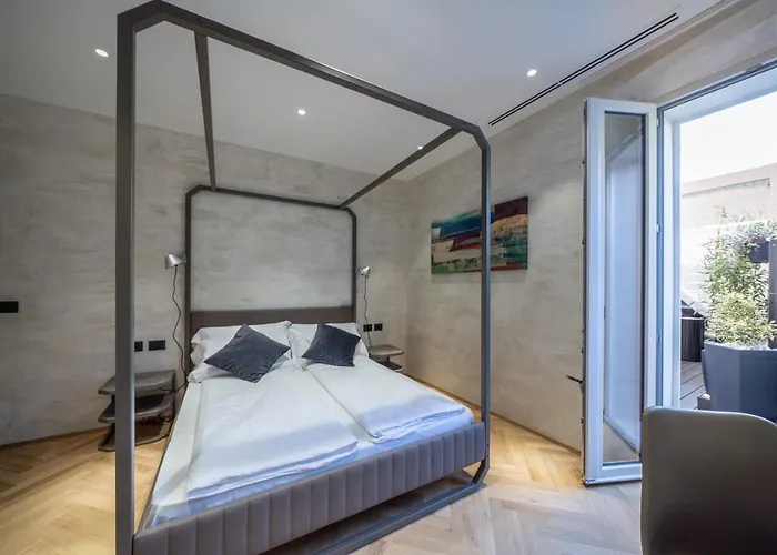 Sea Garden Apartments&rooms 4*